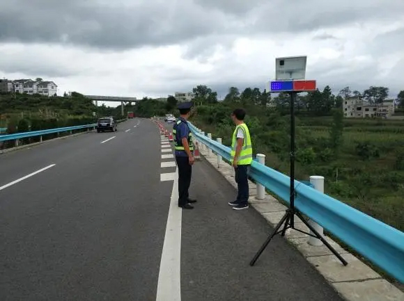 南宁高速公路钢护栏