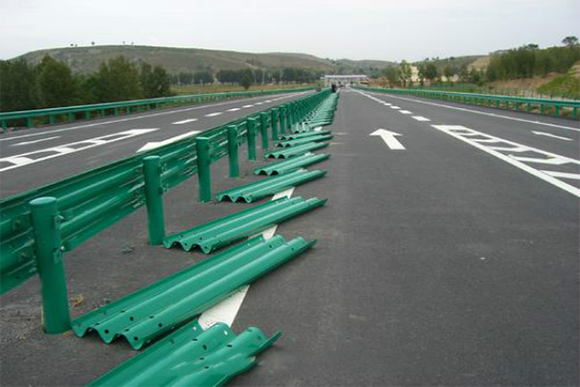 南宁波形护栏的维护与管理确保道路安全的关键步骤
